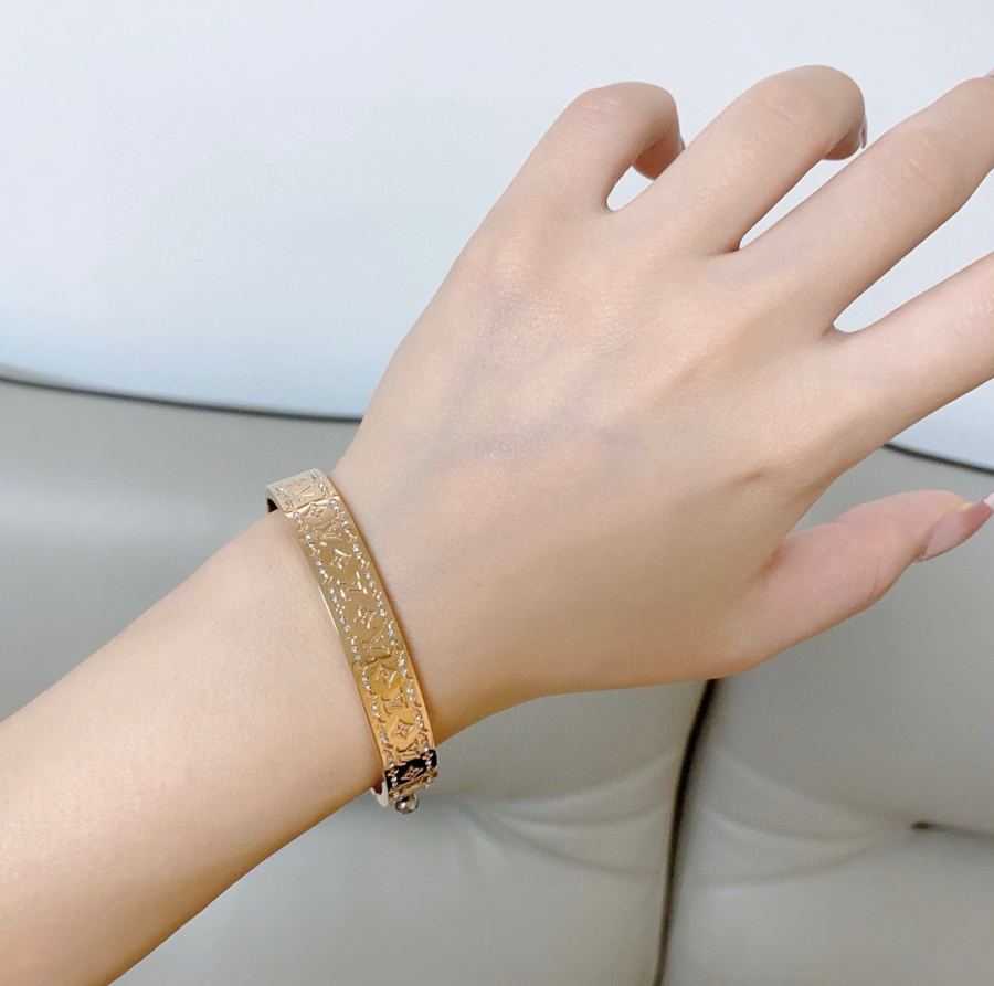 Louis Vuitton Jewelry New Arrival LV Louis Vuitton 14 K MM — Premium Replica — photo 2
