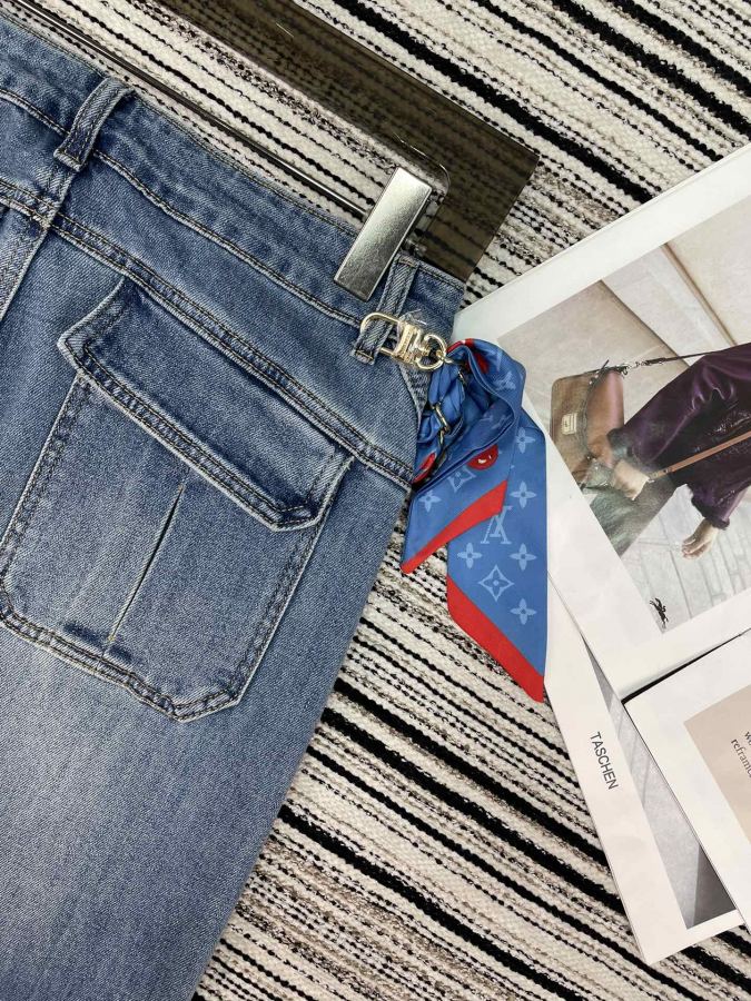 LV Women New jeans, denim fabric super slimming, straight version lengthens legs, pair with short — AAA Quality Replica — photo 6