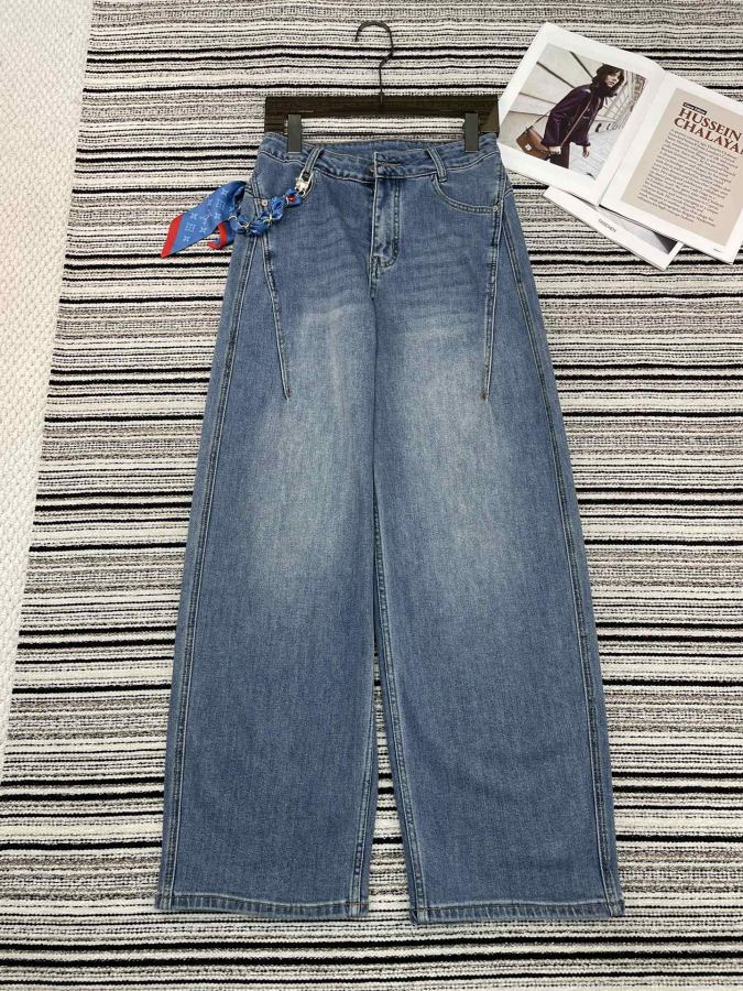 LV Women New jeans, denim fabric super slimming, straight version lengthens legs, pair with short — AAA Quality Replica