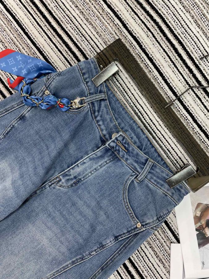 LV Women New jeans, denim fabric super slimming, straight version lengthens legs, pair with short — AAA Quality Replica — photo 2