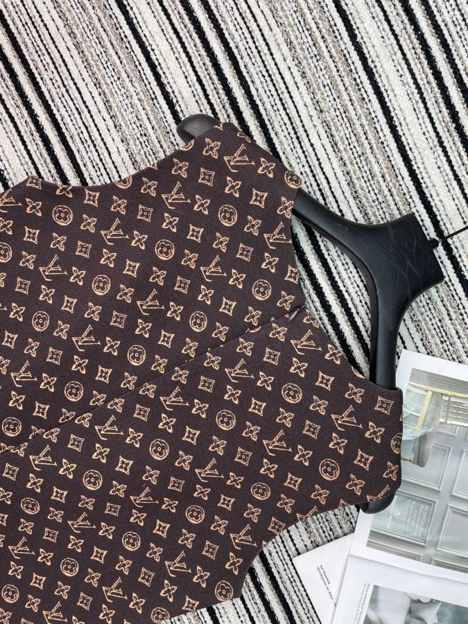 LV Women New dress, classic shape. The pattern design can modify the neck line very well, and the — 1:1 Replica For Sale — photo 8