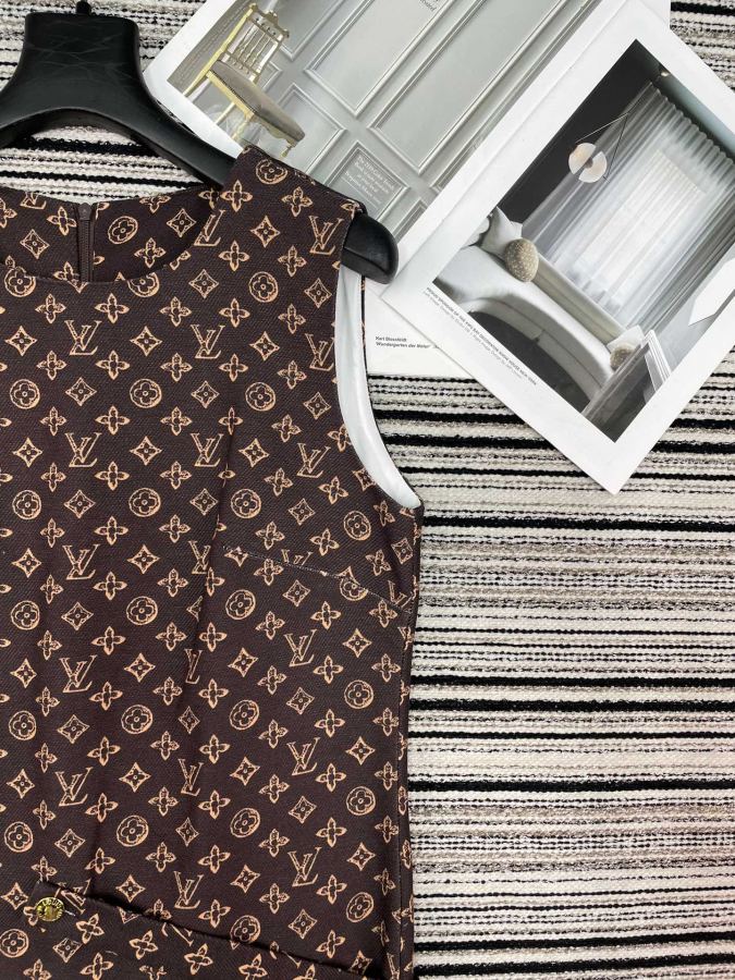 LV Women New dress, classic shape. The pattern design can modify the neck line very well, and the — 1:1 Replica For Sale — photo 5