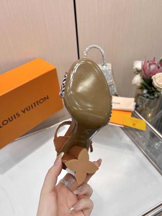 LV women's shoes The same style as the L Spring and Summer Show｜10cm beautiful sandals, restored — Premium Replica — photo 8
