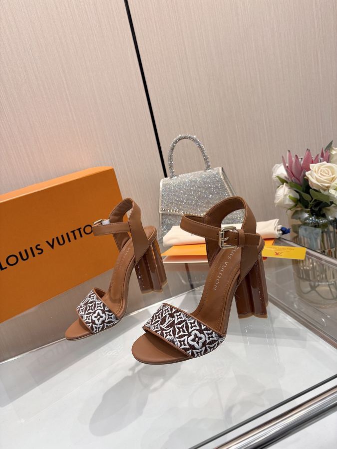 LV women's shoes The same style as the L Spring and Summer Show｜10cm beautiful sandals, restored — Premium Replica — photo 6