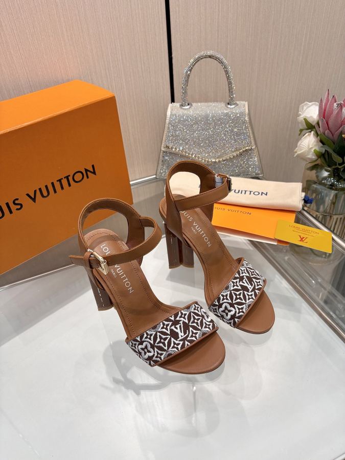 LV women's shoes The same style as the L Spring and Summer Show｜10cm beautiful sandals, restored — Premium Replica — photo 4