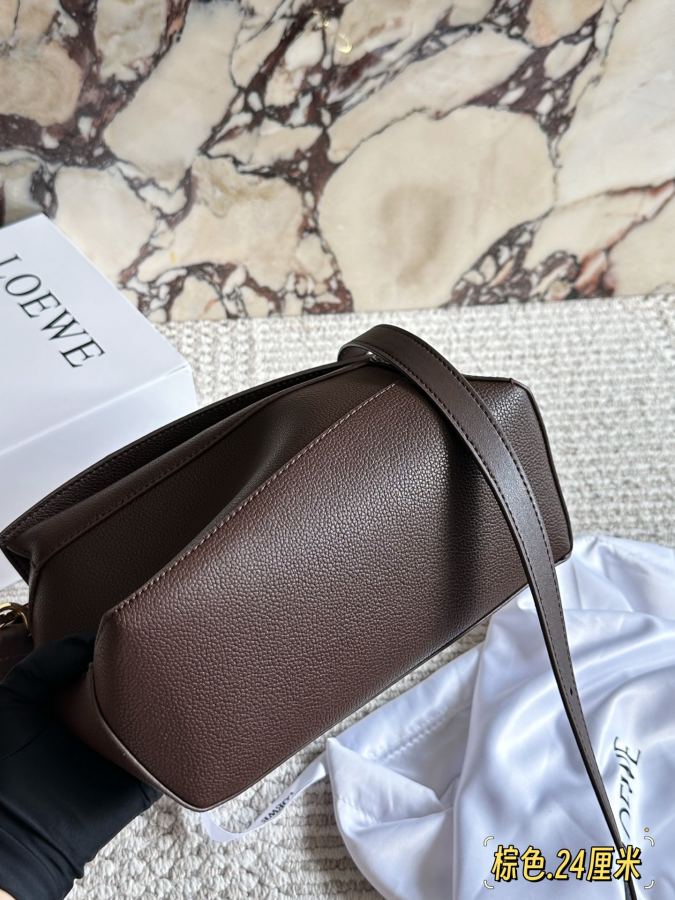 Größe der LOEWE-Tasche: 24 x 15 cm (groß) — photo 7