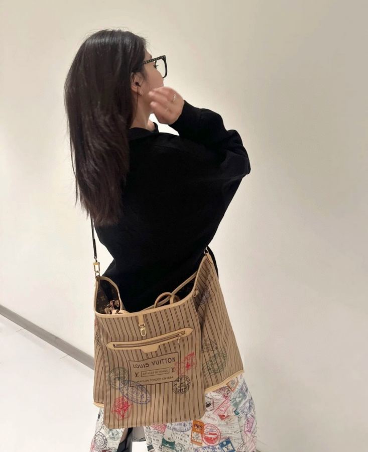 LV bag Sac Neverfull Bandoulière Inside Out GM m11948 — Premium Replica — photo 4