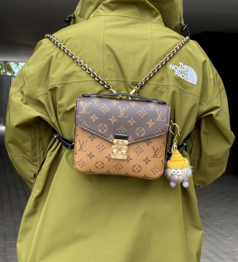 LV bag The new postman backpack is super tall, and the shoulder strap can also be worn cross-body — 1:1 Replica — photo 2