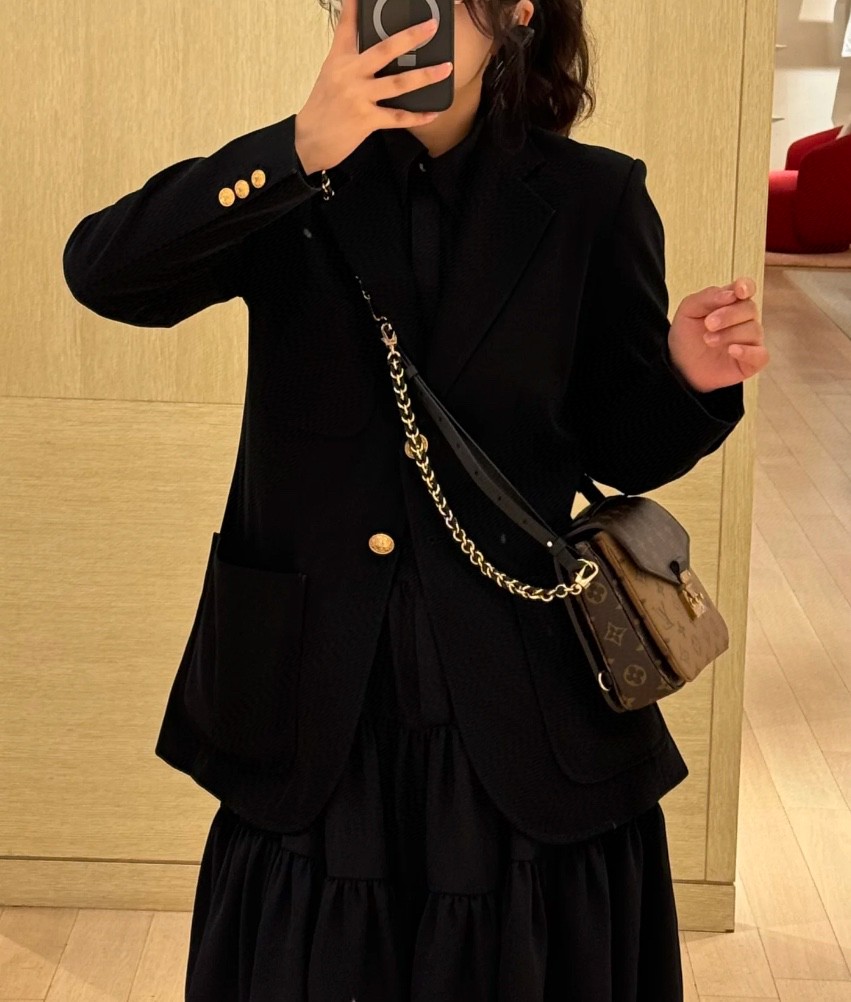 LV bag The new postman backpack is super tall, and the shoulder strap can also be worn cross-body — 1:1 Replica — photo 6