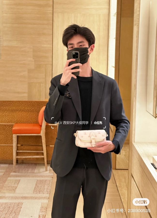 LV bag Creamy apricot color, sweet young lady closes her eyes and flushes — Premium Replica — photo 9