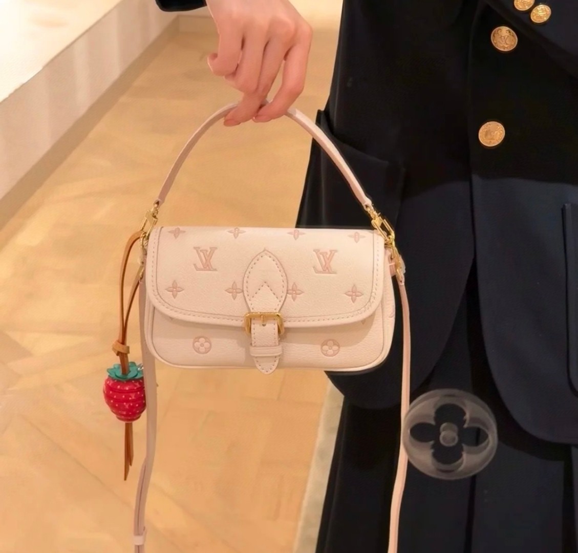 LV bag Creamy apricot color, sweet young lady closes her eyes and flushes — Premium Replica — photo 8