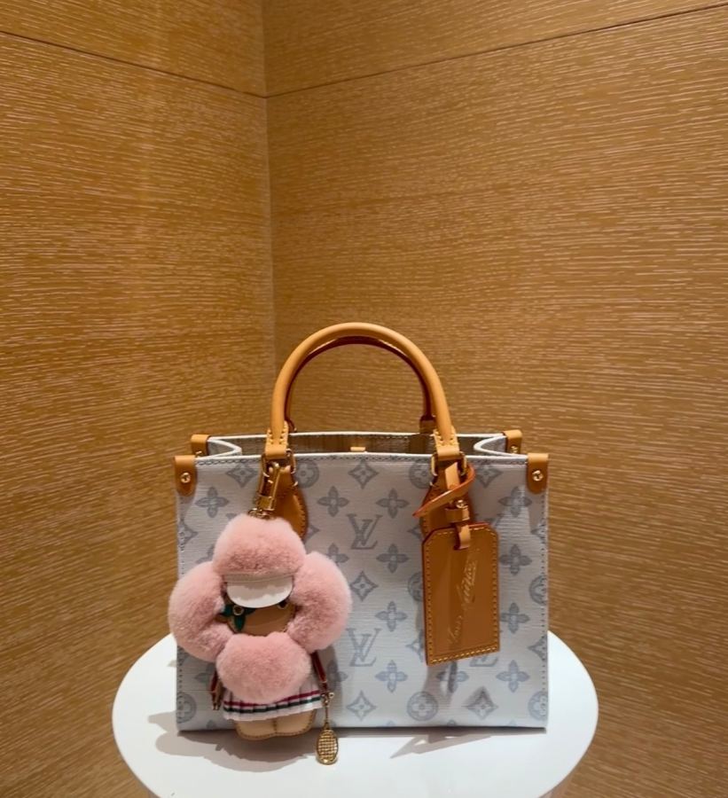 LV bag Square and square, the more I look at it, the more I fall in love with it — AAA Quality Replica — photo 8