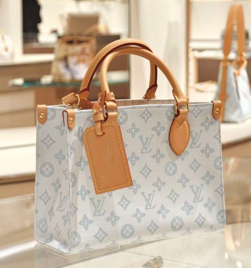 LV bag Square and square, the more I look at it, the more I fall in love with it — AAA Quality Replica — photo 7