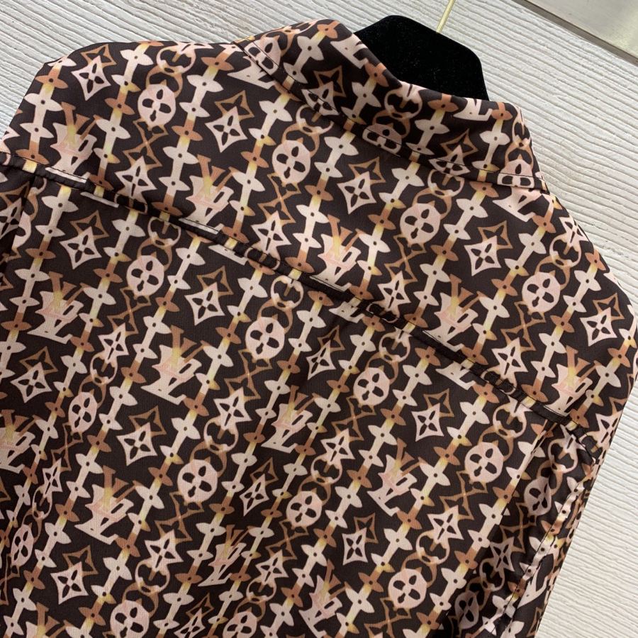 LV Women D26012273 LOUIS* LV logo 𝑺 𝑴 𝑳 M 44 102 61 71 | 76 — Premium Replica — photo 7