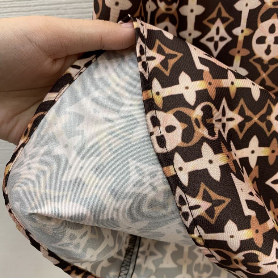 LV Women D26012273 LOUIS* LV logo 𝑺 𝑴 𝑳 M 44 102 61 71 | 76 — Premium Replica — photo 9