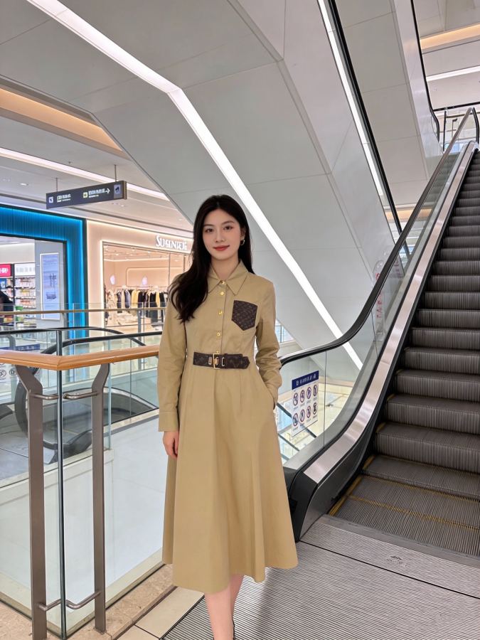 LV Women D26031175 LOUIS* LV New logo 𝑺 𝑴 𝑳 𝑿𝑳 𝑿𝑿𝑳 M — 1:1 Replica — photo 7