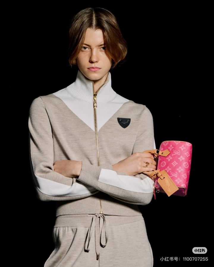 LV Women G26031342 LOUIS* LV New logo 𝑺 𝑴 𝑳 M 41 — 1:1 Replica