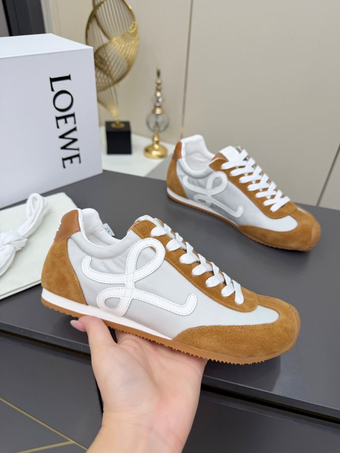 LOEWE women's shoes Really Forrest Gump shoes, the foot feel is invincible! The most popular model — 1:1 Replica For Sale