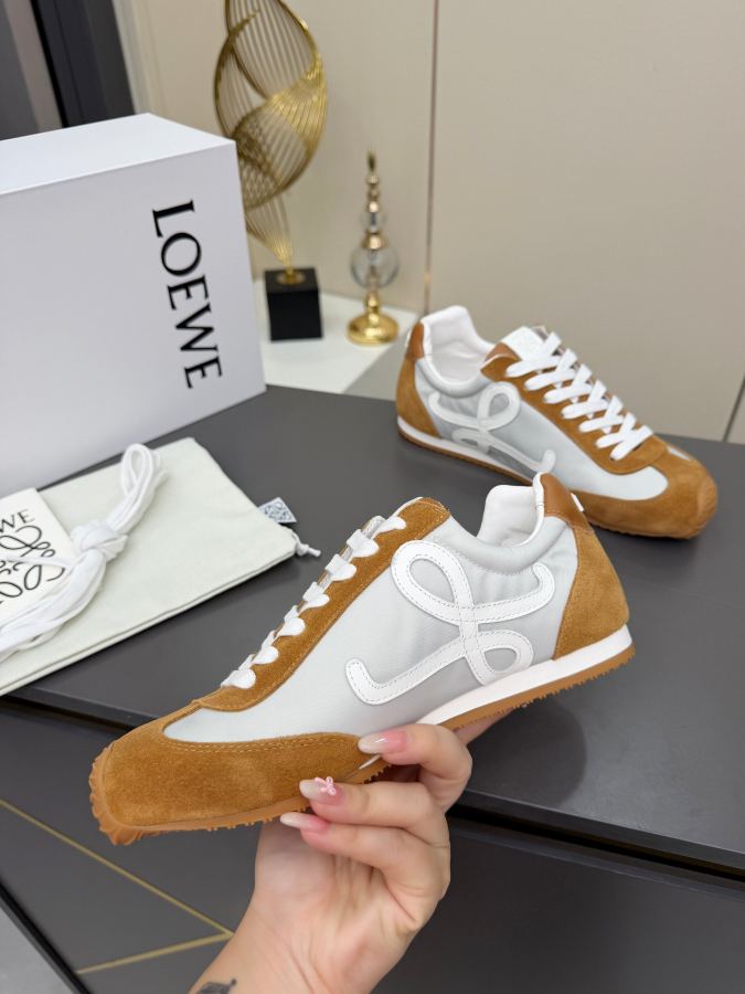 LOEWE women's shoes Really Forrest Gump shoes, the foot feel is invincible! The most popular model — 1:1 Replica For Sale — photo 12