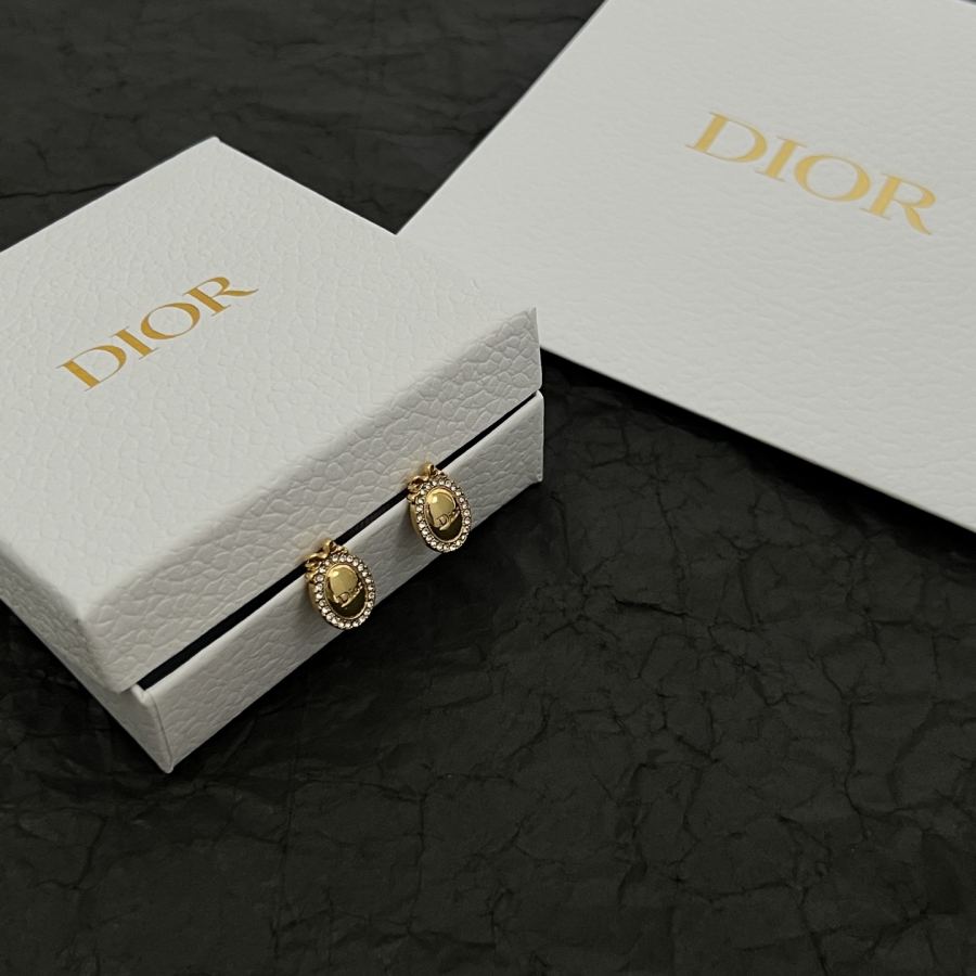 Dior Jewelry Dior earrings are always new at the counters and the original ones are selected. They — Premium Replica