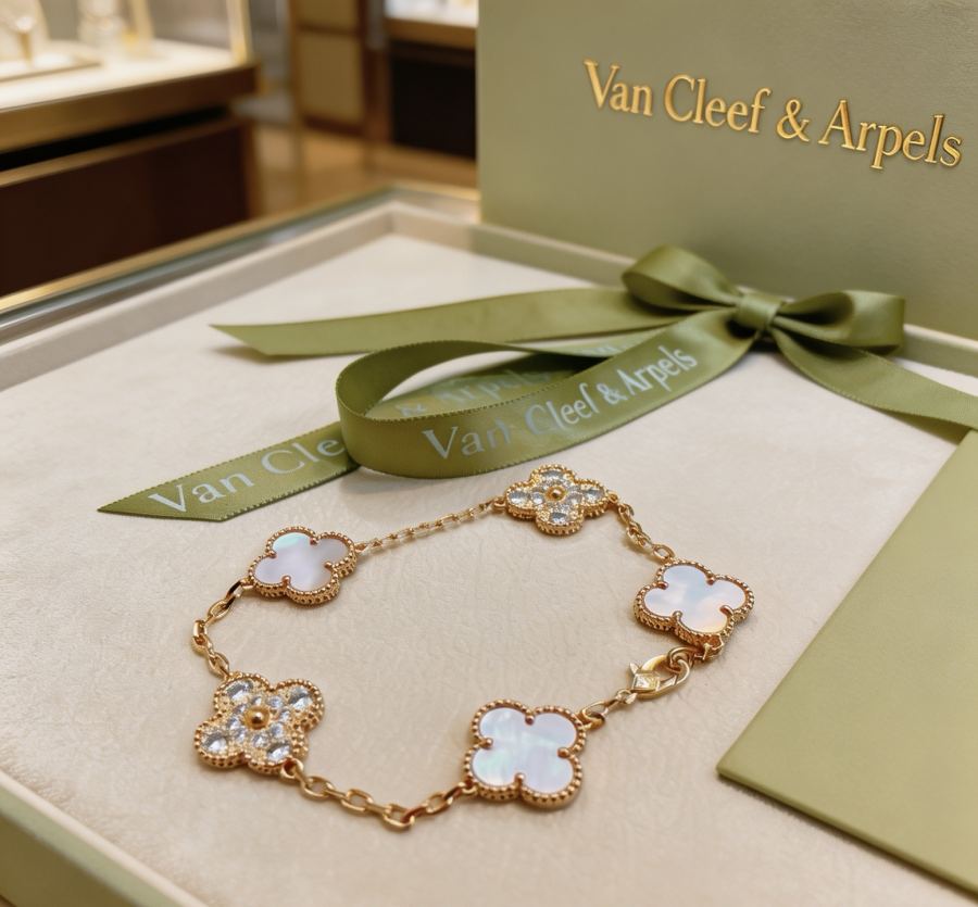 Van Cleef & Arpels Jewelry Four-leaf clover Rainbow color bracelet V gold material series — Premium Replica — photo 3