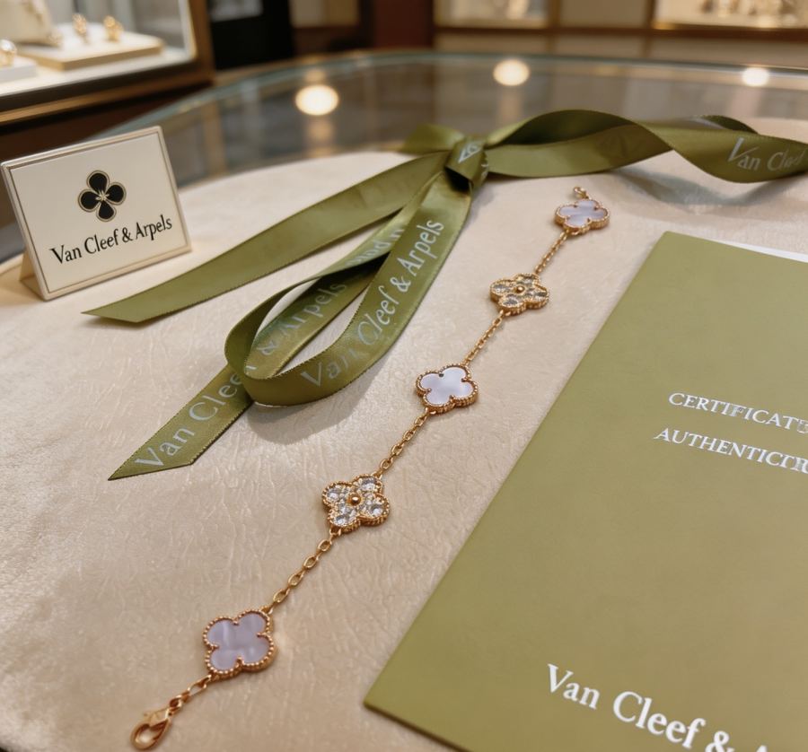Van Cleef & Arpels Jewelry Four-leaf clover Rainbow color bracelet V gold material series — Premium Replica — photo 2