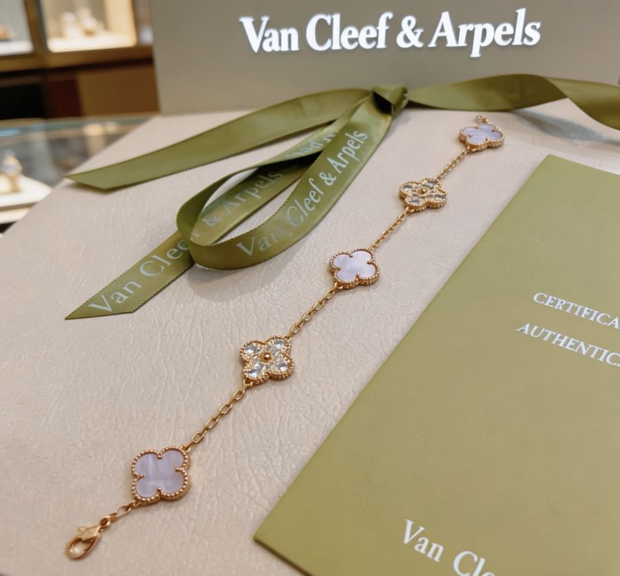 Van Cleef & Arpels Jewelry Four-leaf clover Rainbow color bracelet V gold material series — Premium Replica — photo 5