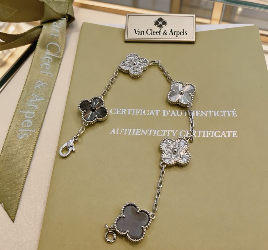 Van Cleef & Arpels Jewelry Four-leaf clover bracelet, rainbow color, V gold material, handmade, — 1:1 Replica For Sale