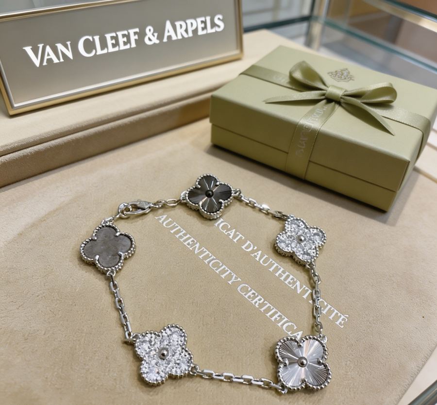 Van Cleef & Arpels Jewelry Four-leaf clover bracelet, rainbow color, V gold material, handmade, — 1:1 Replica For Sale — photo 3