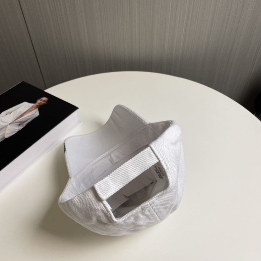Balenciaga Hut BALENCIAGA Neues Logo, Stil — photo 3