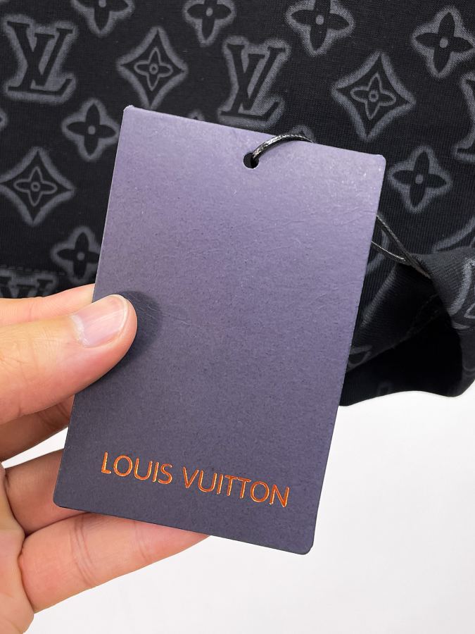 LV men LV 2026 New T logo 260. M-XXXL — 1:1 Replica For Sale — photo 9