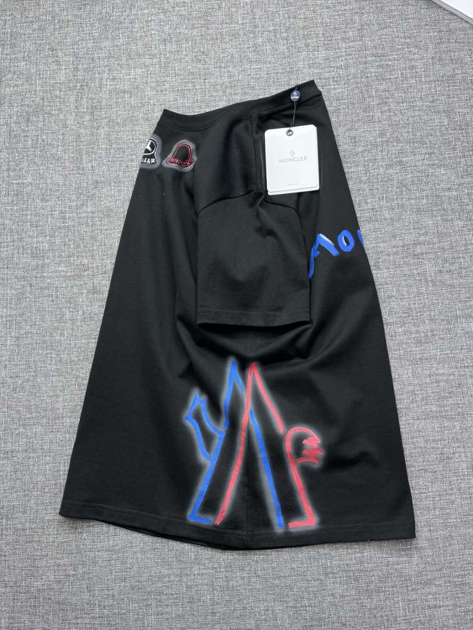 moncler men Mengkou Men's high-end fashion round-neck short-sleeved T-shirt, new spring and summer — 1:1 Replica For Sale — photo 3