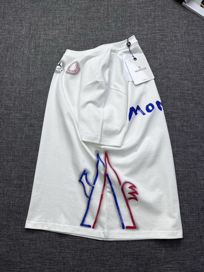 moncler men Mengkou Men's high-end fashion round-neck short-sleeved T-shirt, new spring and summer — AAA Quality Replica — photo 3