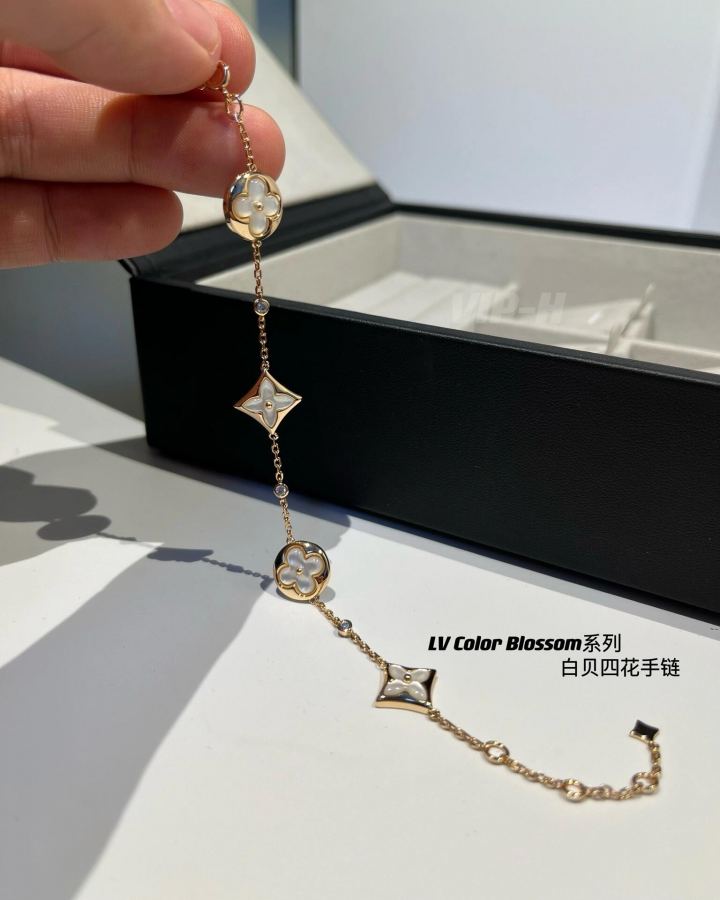 Louis Vuitton Jewelry V LV Louis Vuitton Color Blossom — AAA Quality Replica