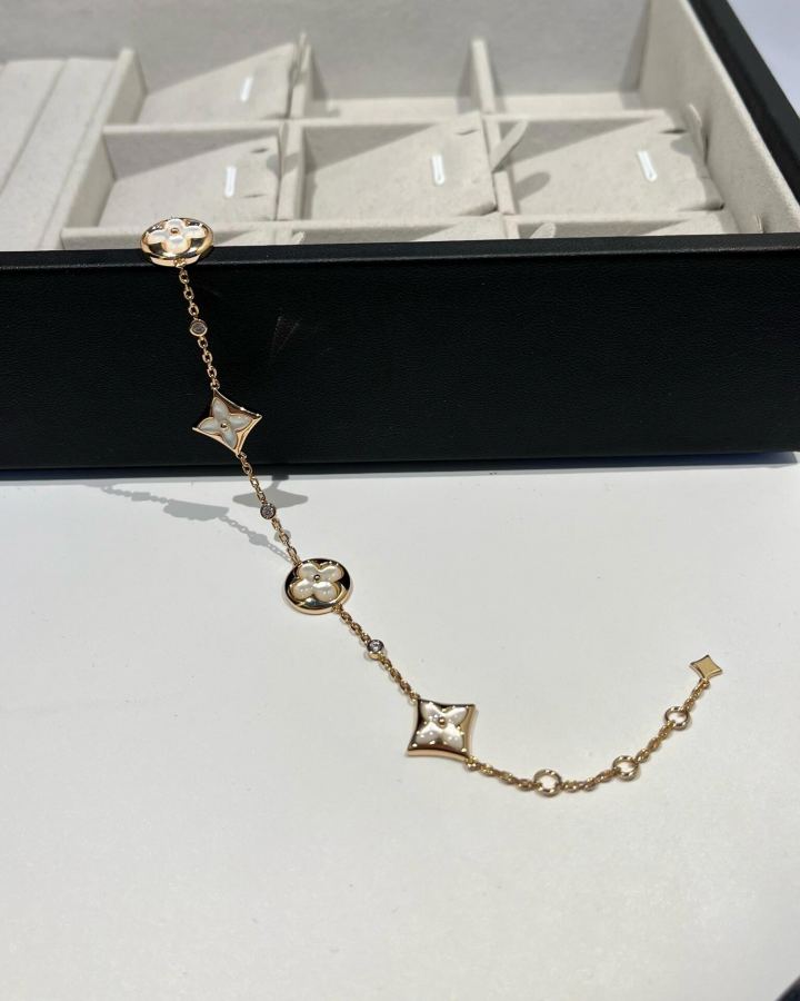 Louis Vuitton Jewelry V LV Louis Vuitton Color Blossom — AAA Quality Replica — photo 2