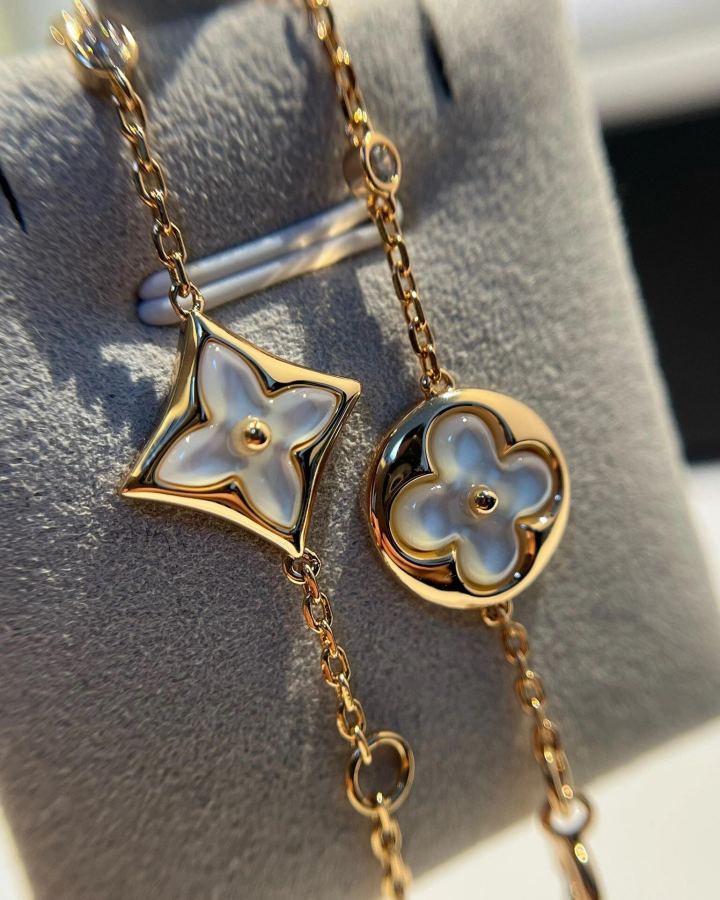 Louis Vuitton Jewelry V LV Louis Vuitton Color Blossom — AAA Quality Replica — photo 6