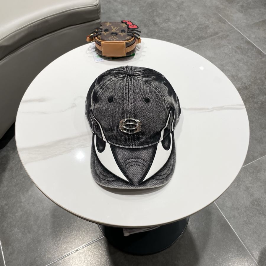 Chapeau Balenciaga Newlogo style