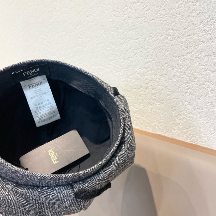 Fendi hat Fendi fendl beret women's spring and autumn British all-match face-showing little beret — 1:1 Replica — photo 9