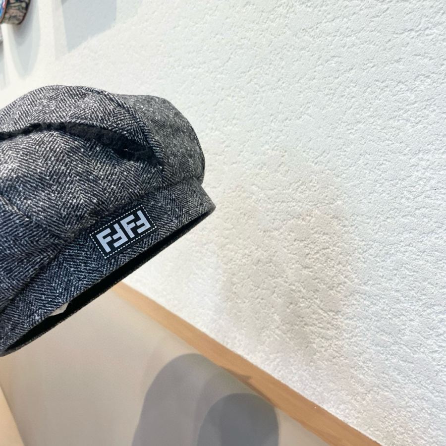 Fendi hat Fendi fendl beret women's spring and autumn British all-match face-showing little beret — 1:1 Replica — photo 6