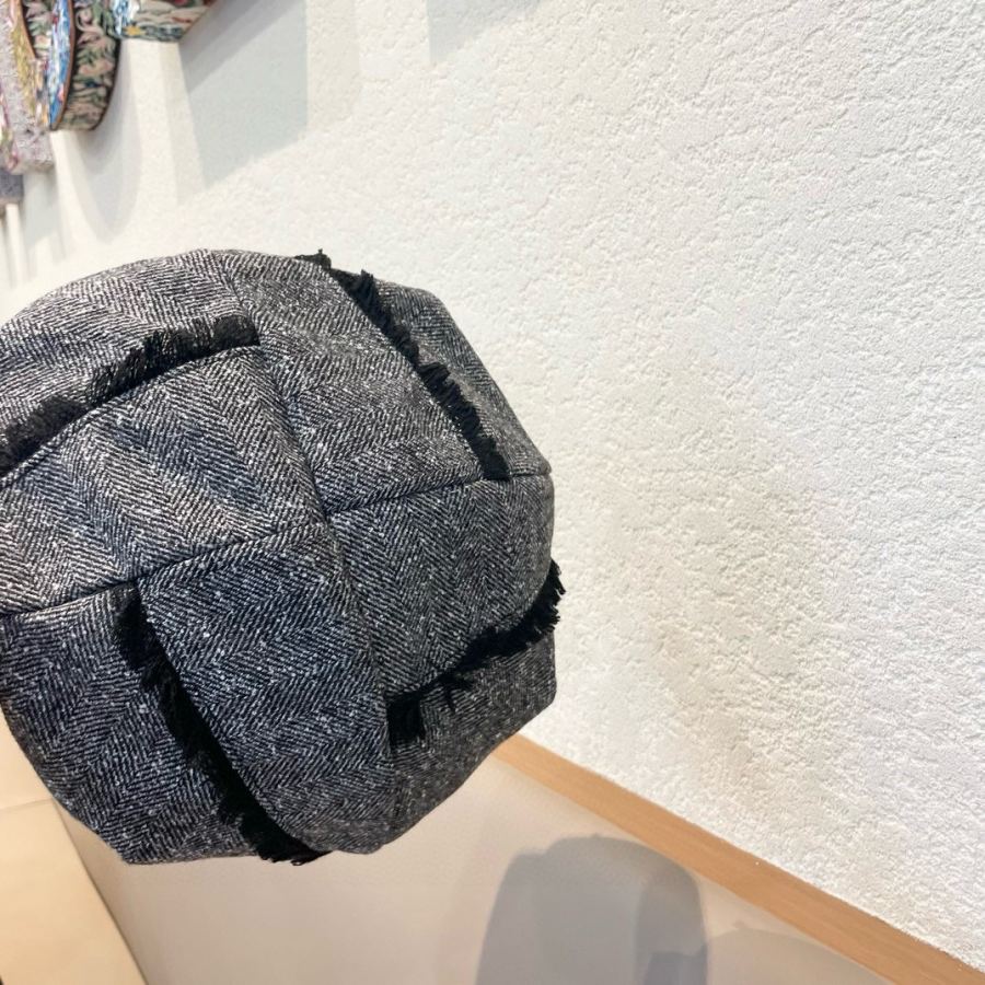 Fendi hat Fendi fendl beret women's spring and autumn British all-match face-showing little beret — 1:1 Replica — photo 8