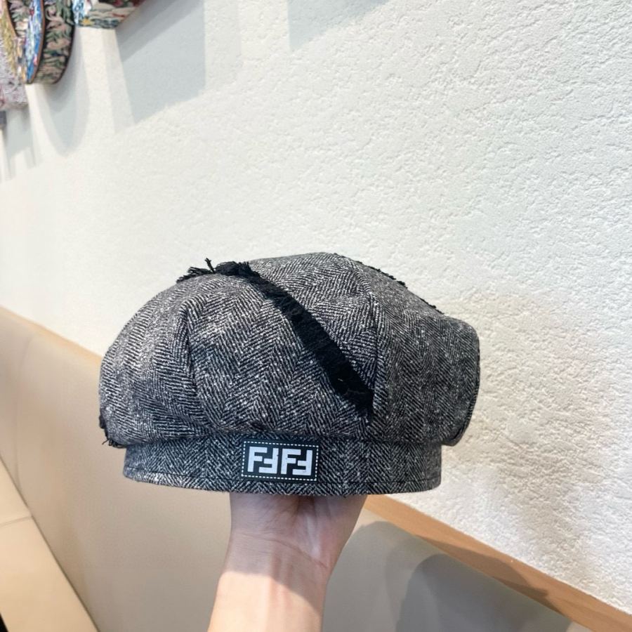 Fendi hat Fendi fendl beret women's spring and autumn British all-match face-showing little beret — 1:1 Replica — photo 4