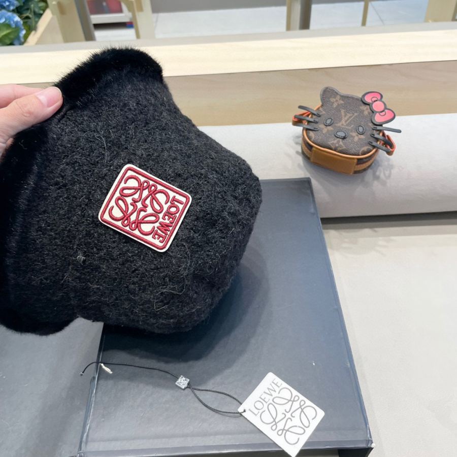 Loewe hat autumn and winter fisherman hat women's Korean style raw edge design thickened warm basin — AAA Quality Replica — photo 8