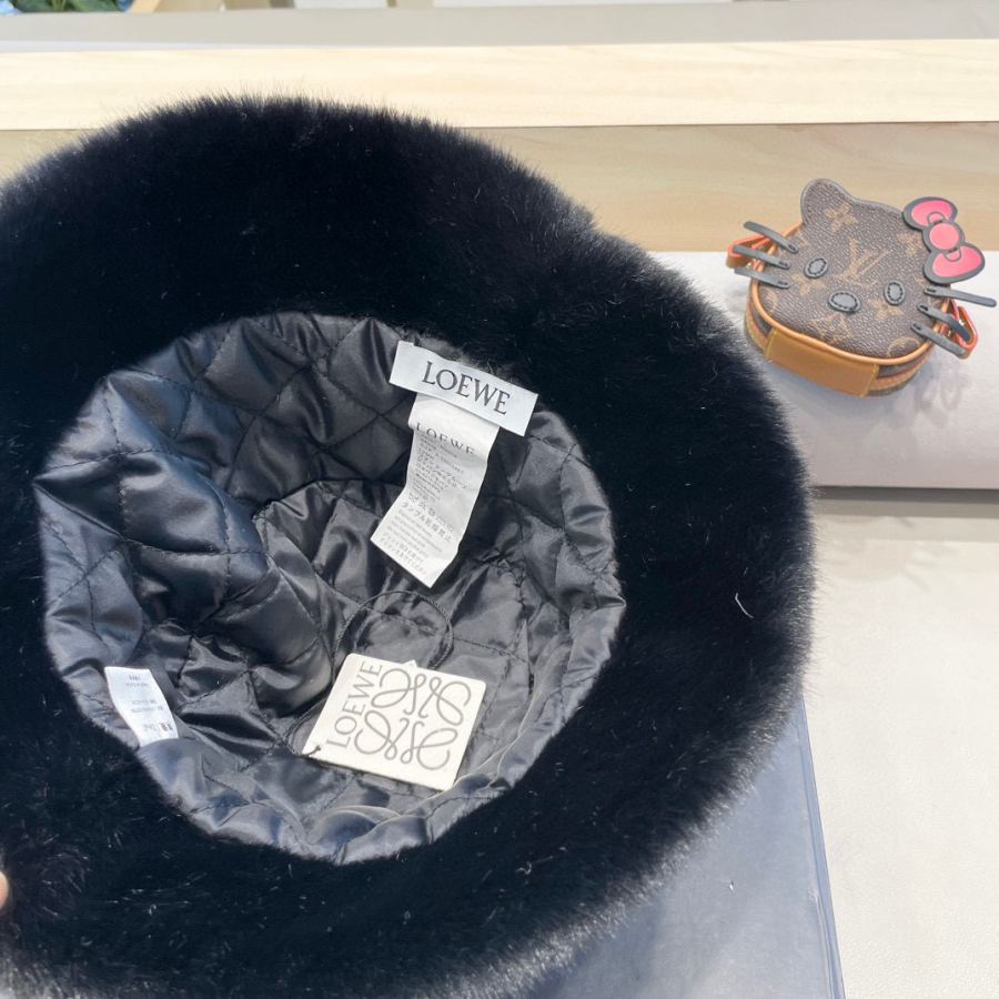 Loewe hat autumn and winter fisherman hat women's Korean style raw edge design thickened warm basin — AAA Quality Replica — photo 9