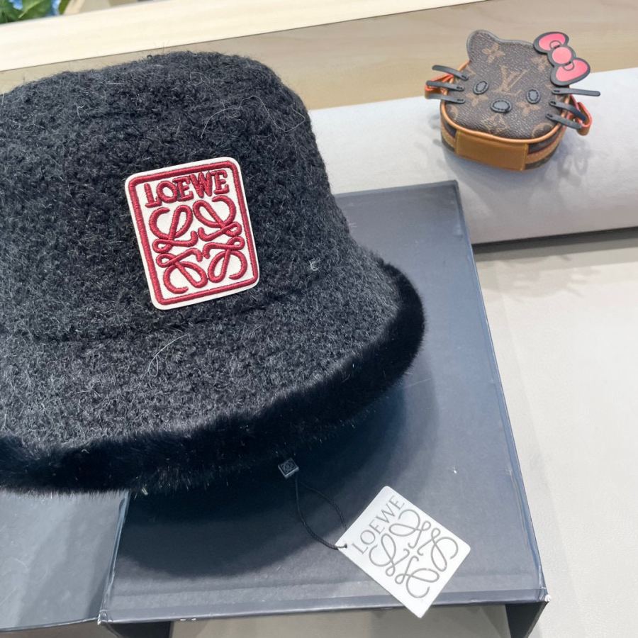 Loewe hat autumn and winter fisherman hat women's Korean style raw edge design thickened warm basin — AAA Quality Replica — photo 6