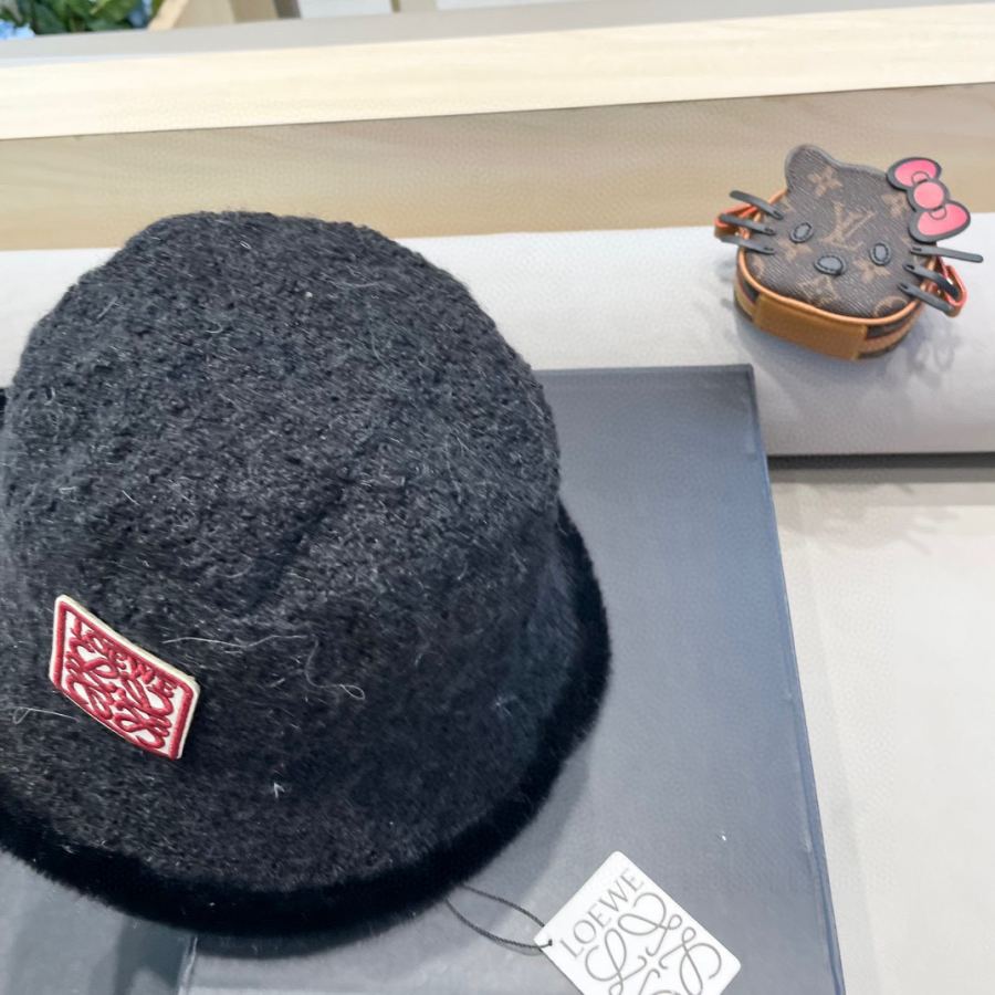 Loewe hat autumn and winter fisherman hat women's Korean style raw edge design thickened warm basin — AAA Quality Replica — photo 7