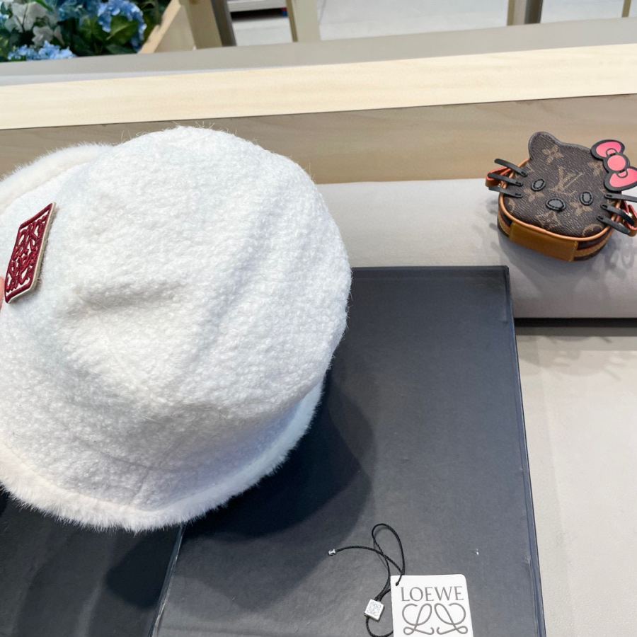 Loewe hat autumn and winter fisherman hat women's Korean style raw edge design thickened warm basin — Premium Replica — photo 7
