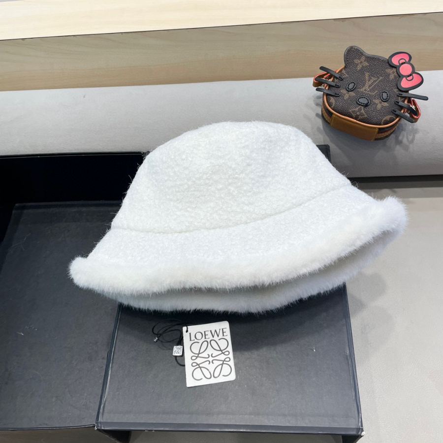 Loewe hat autumn and winter fisherman hat women's Korean style raw edge design thickened warm basin — Premium Replica — photo 2