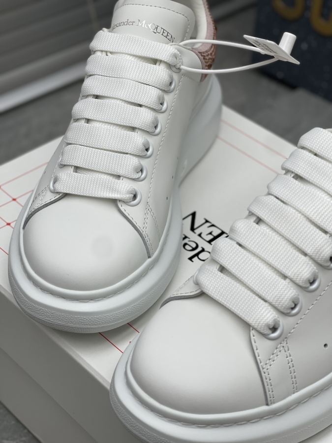 Alexander Mc Queen Women's Shoes Factory ¥ ( Top Version ). (Pink diamond tail) Newly upgraded classic — Premium Replica — photo 6