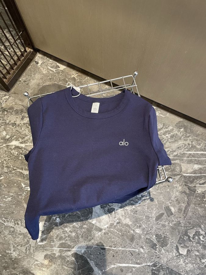 Alo T-shirt Alo yoga T — 1:1 Replica — photo 4