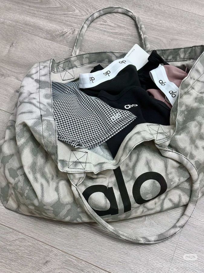 Alo accessories Here are some outfit ideas for you, sisters! — AAA Quality Replica — photo 6